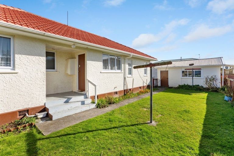 Photo of property in 40 Blake Street, Waitara, 4320