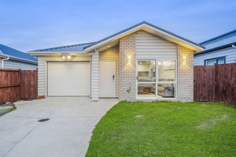 Photo of property in 12 Hard Beech Street, Takanini, 2110