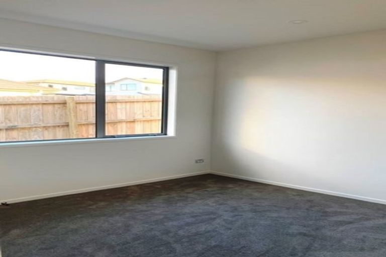 Photo of property in 3 Charles Henry Way, Papakura, 2110