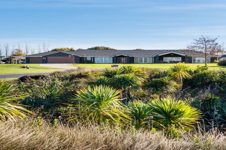 Photo of property in 21 Loveston Lane, Kelvin Grove, Palmerston North, 4470