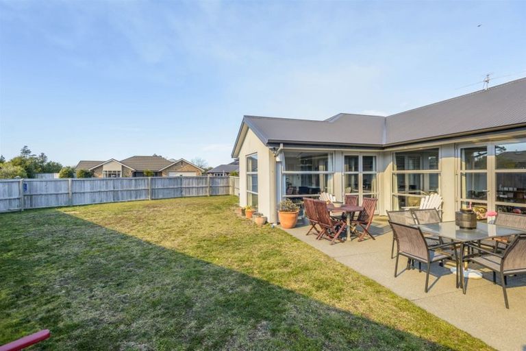 Photo of property in 15 Foresters Crescent, Parklands, Christchurch, 8083