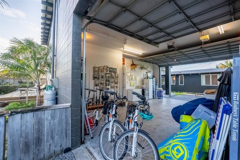 Photo of property in 32 Taumata Road, Omaha, 0986