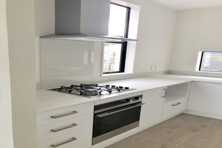 Photo of property in 5 Battalion Drive, Papakura, 2110