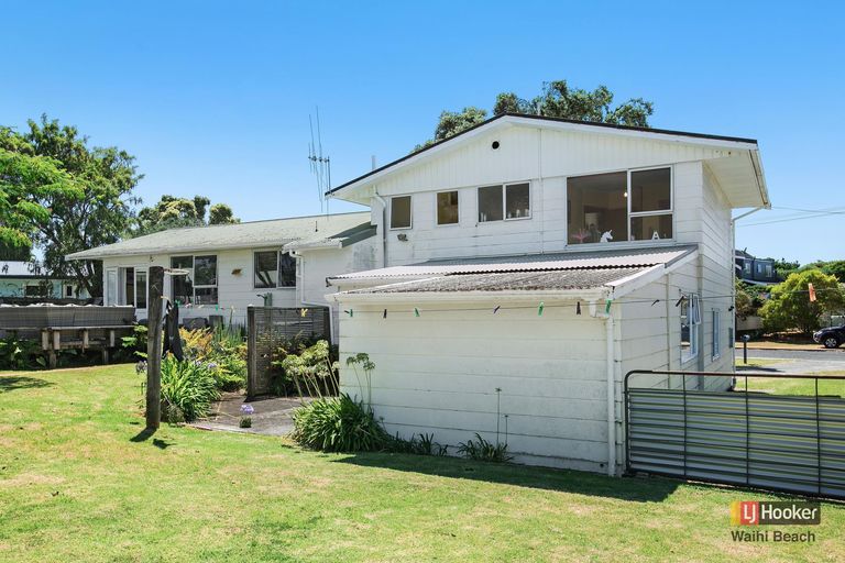 Photo of property in 2 Hillview Road, Waihi Beach, 3611