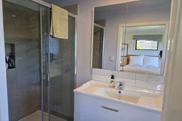 Photo of property in 17 Tauroa Road, Havelock North, 4130