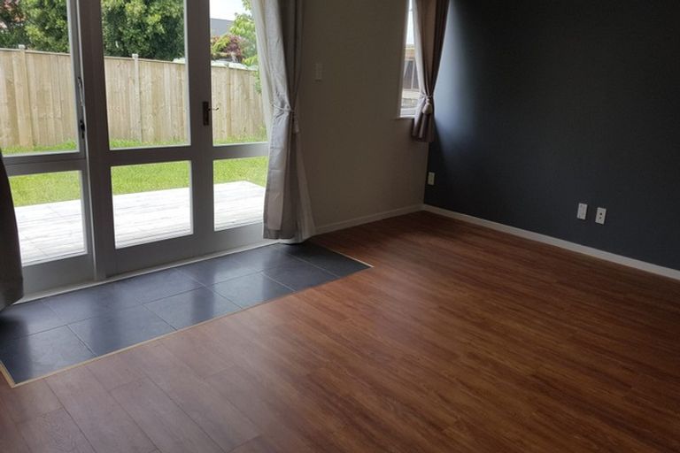 Photo of property in 29 Lincoln Road, Henderson, Auckland, 0610