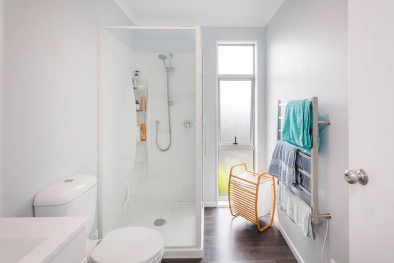 Photo of property in 58 Exeter Crescent, Takaro, Palmerston North, 4412