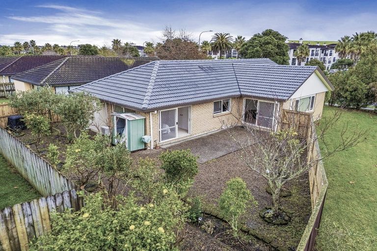 Photo of property in 2 Marlon Lane, East Tamaki, Auckland, 2016
