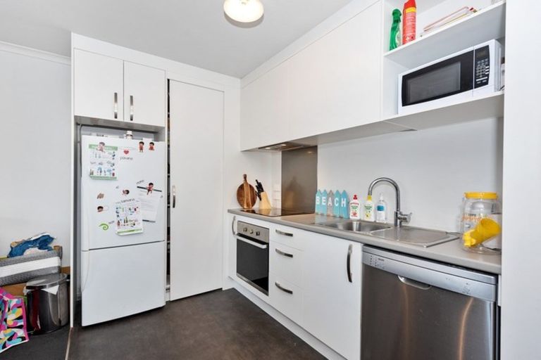 Photo of property in 2/3 June Place, Hamilton East, Hamilton, 3216