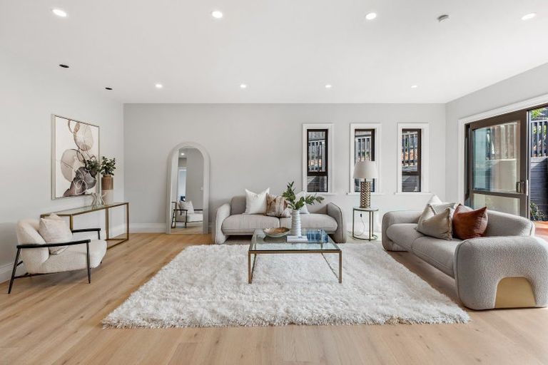 Photo of property in 7 Halcyon Bay Lane, Wainui, 0992