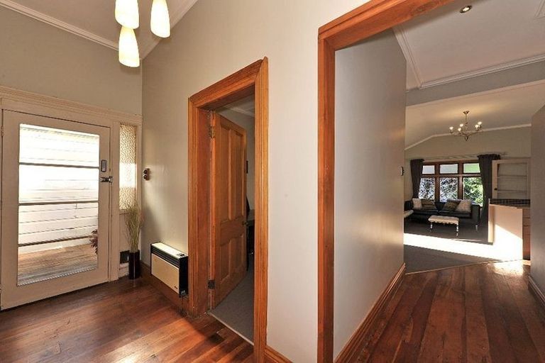 Photo of property in 39 Edinburgh Terrace, Berhampore, Wellington, 6023