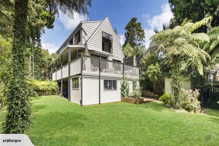 Photo of property in 15 Karen Road, Laingholm, Auckland, 0604