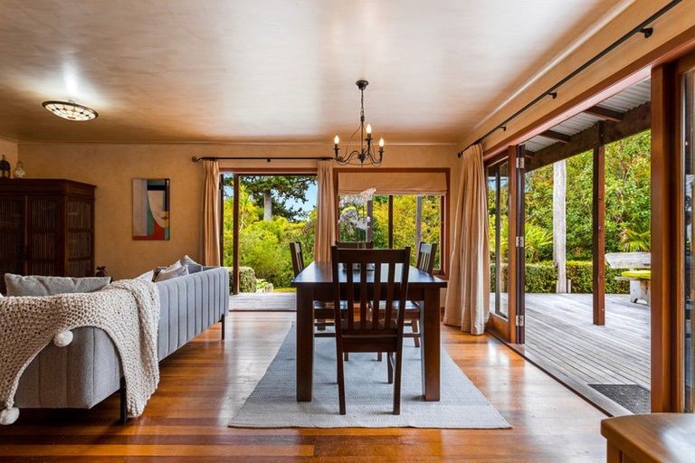 Photo of property in 31 Outlook Road, Greenhithe, Auckland, 0632