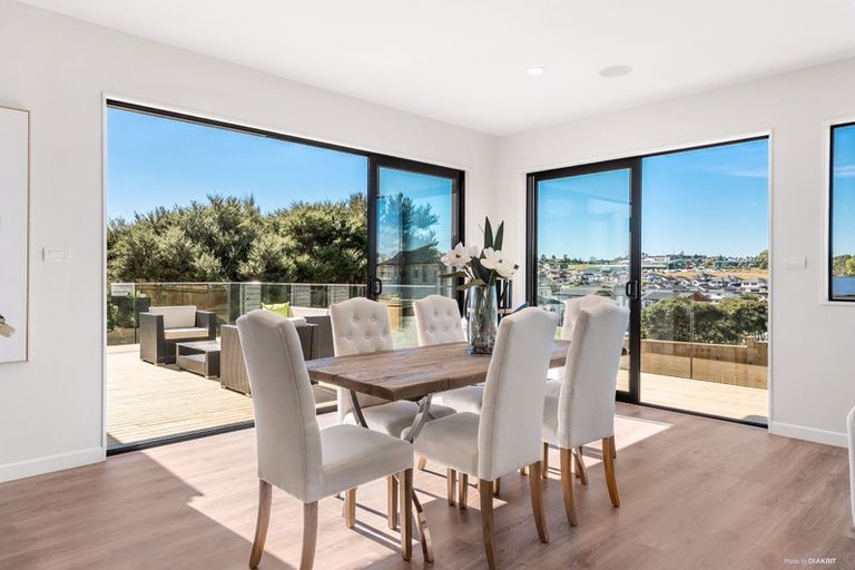 Photo of property in 14 Rathmullen Place, Pinehill, Auckland, 0632