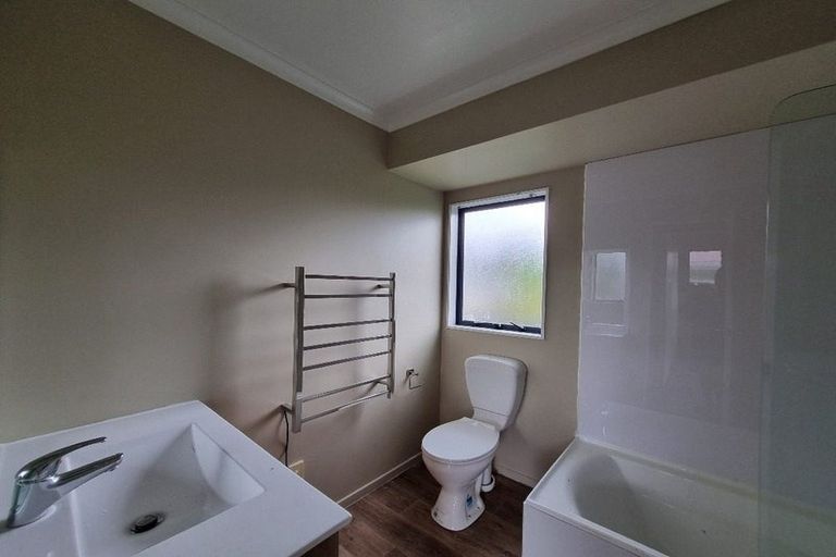 Photo of property in 100a Cobham Crescent, Kelston, Auckland, 0602