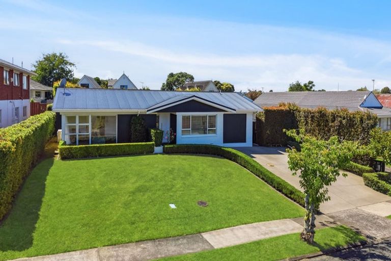 Photo of property in 46 Luton Avenue, Sunnyhills, Auckland, 2010