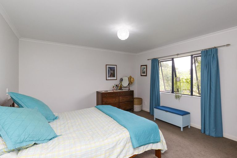 Photo of property in 57 Waicola Drive, Fitzherbert, Palmerston North, 4471