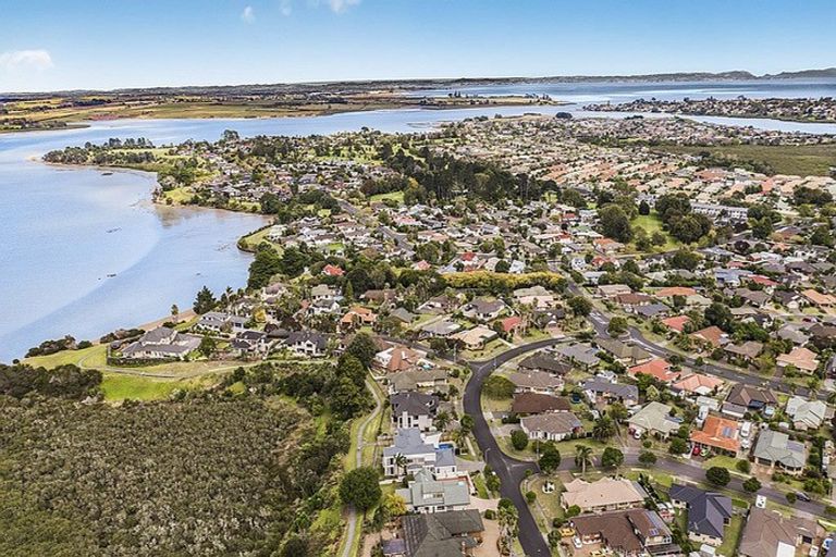 Photo of property in 82 Glenross Drive, Wattle Downs, Auckland, 2103