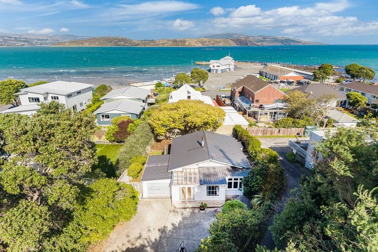 Photo of property in 1 Gordon Road, Plimmerton, Porirua, 5026