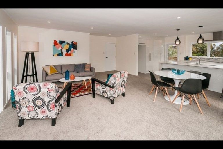 Photo of property in 2/10 Firth Road, Torbay, Auckland, 0630