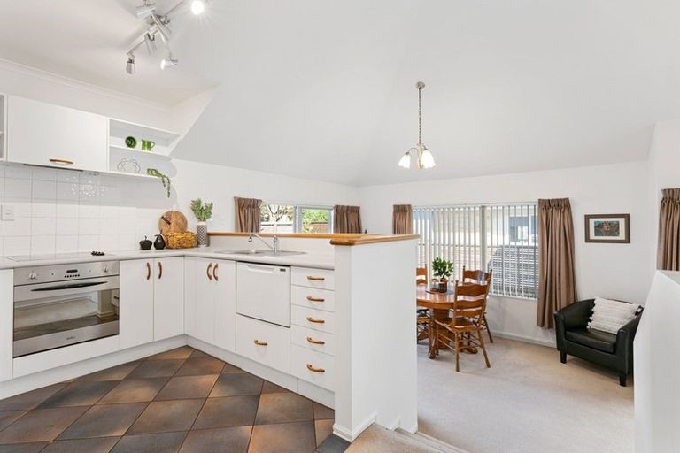 Photo of property in 210 Ngatai Road, Otumoetai, Tauranga, 3110