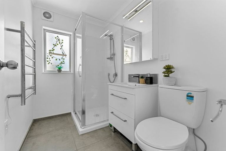 Photo of property in 13d Sealord Place, Clendon Park, Auckland, 2103