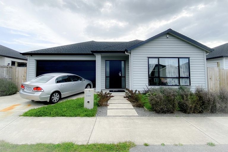 Photo of property in 15 Ropere Street, Kumeu, 0810