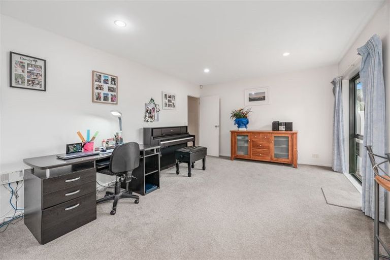 Photo of property in 9 Zeus Avenue, Henderson, Auckland, 0612