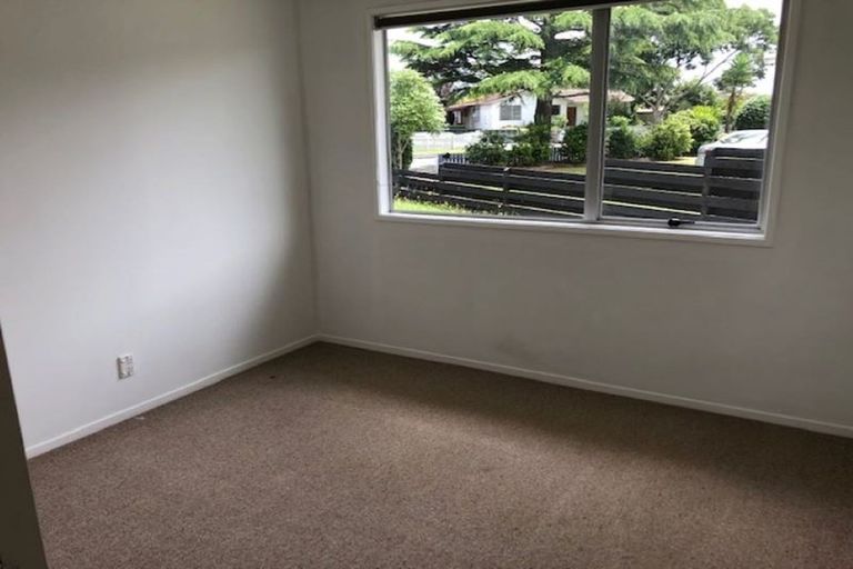 Photo of property in 12 Lipton Grove, Opaheke, Papakura, 2113