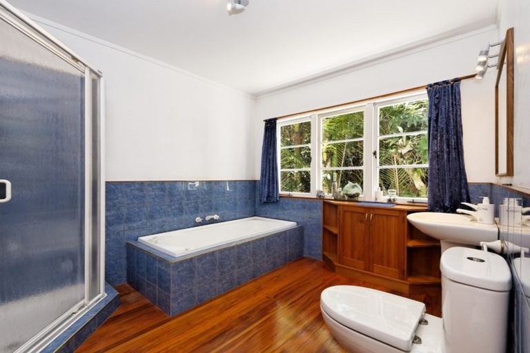 Photo of property in 17 Rayner Road, Piha, New Lynn, 0772