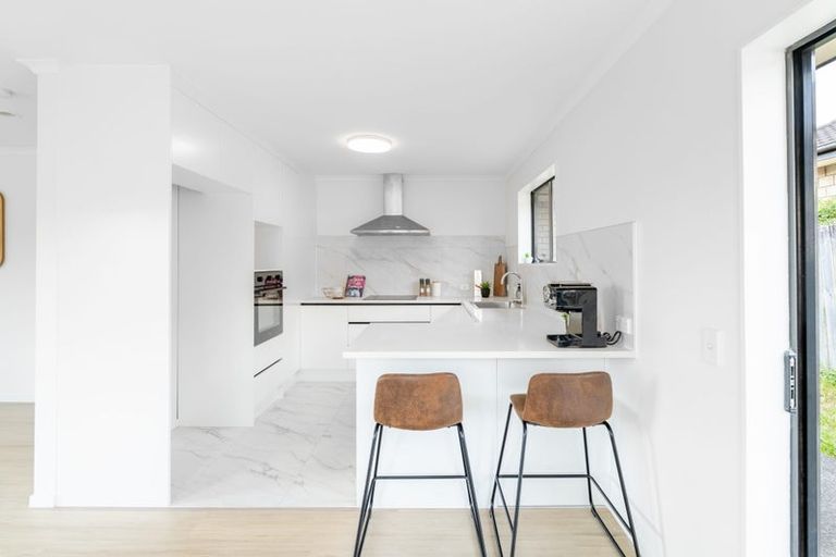 Photo of property in 14 Cade Place, Weymouth, Auckland, 2103