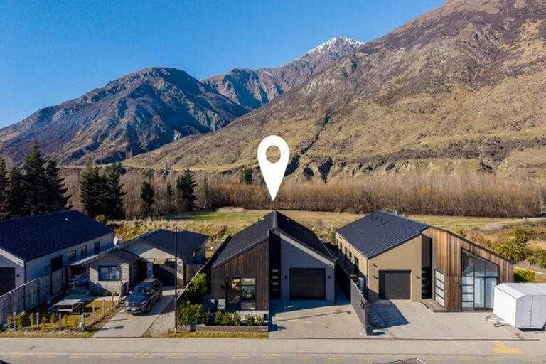 Photo of property in 33 Alps View Place, Lake Hayes, Queenstown, 9304