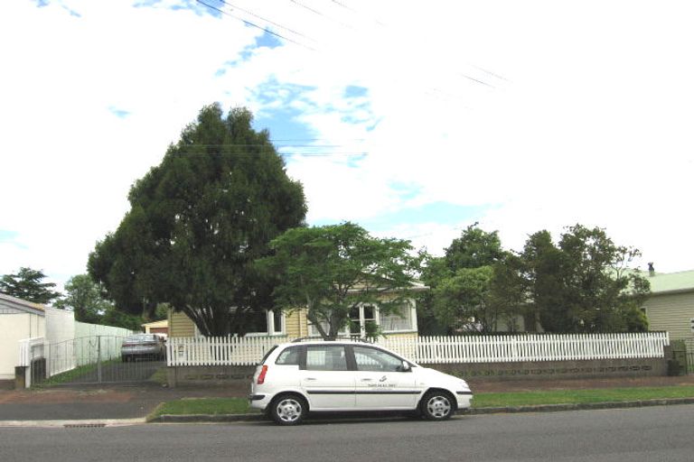 Photo of property in 11 Miller Street, Point Chevalier, Auckland, 1022