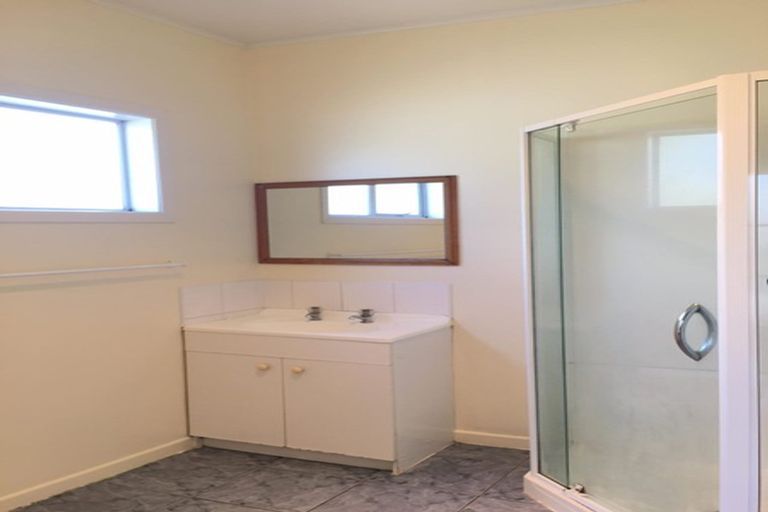 Photo of property in 14 Northcote Road, Takapuna, Auckland, 0622