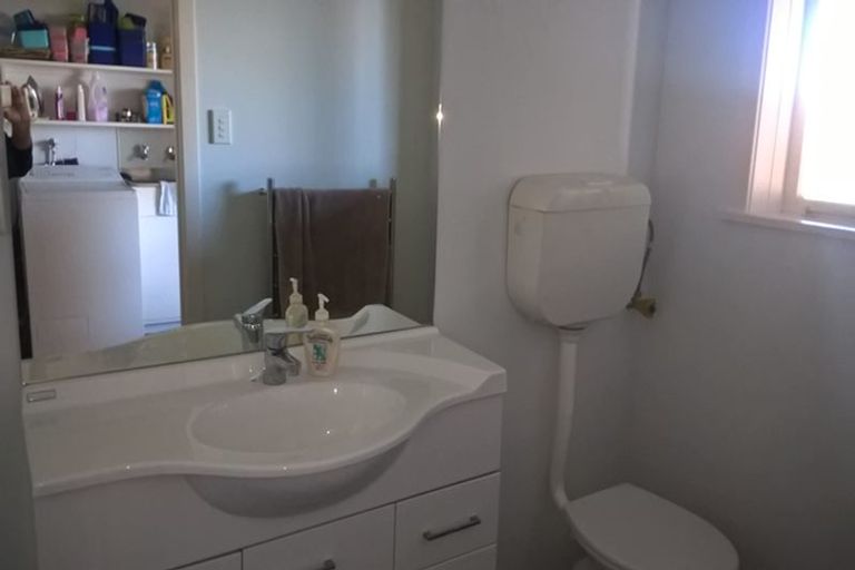 Photo of property in 49 Roberts Road, Matakatia, Whangaparaoa, 0930