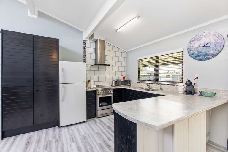 Photo of property in 120 Racecourse Road, Waiuku, 2123