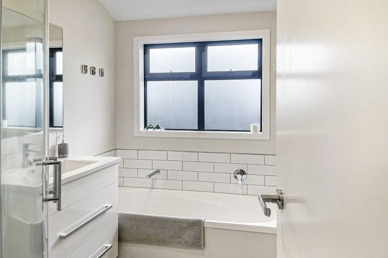 Photo of property in 38 Filmer Crescent, Wallaceville, Upper Hutt, 5018