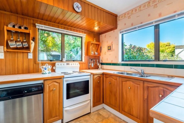 Photo of property in 2/3 Killarney Avenue, Torbay, Auckland, 0630