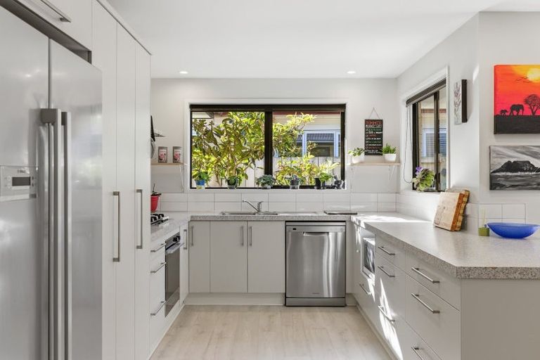 Photo of property in 132 Puhirake Crescent, Pyes Pa, Tauranga, 3112