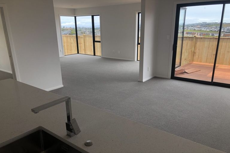 Photo of property in 9 Davey Crescent, Orewa, 0931