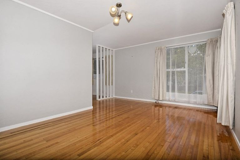 Photo of property in 60 Riverpark Crescent, Henderson, Auckland, 0610