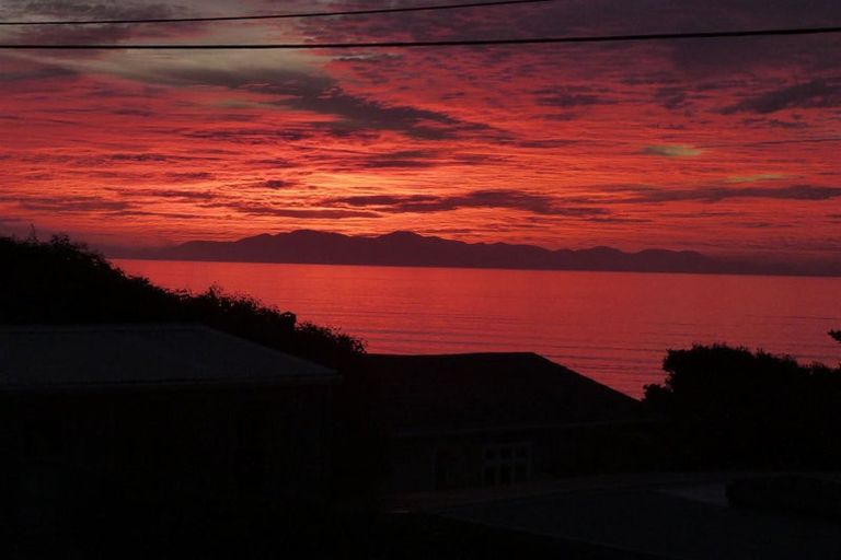 Photo of property in 28 Aperahama Street, Paekakariki, 5034