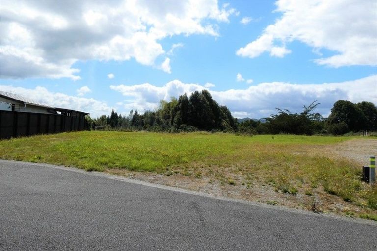 Photo of property in 11 Pukaki Avenue, Ngahere, 7872