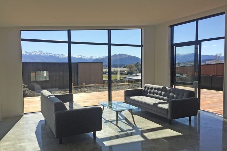 Photo of property in 7 Little Alpha Loop, Wanaka, 9305