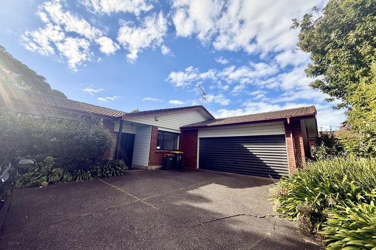 Photo of property in 53 Mirrabooka Avenue, Botany Downs, Auckland, 2010