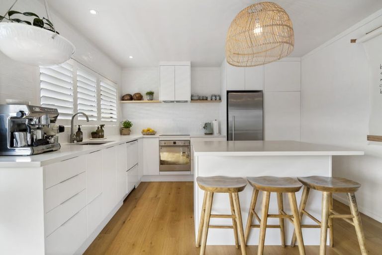 Photo of property in 2/10 Merani Street, Narrow Neck, Auckland, 0622