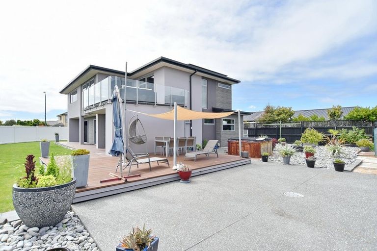Photo of property in 100 Broadhaven Avenue, Parklands, Christchurch, 8083