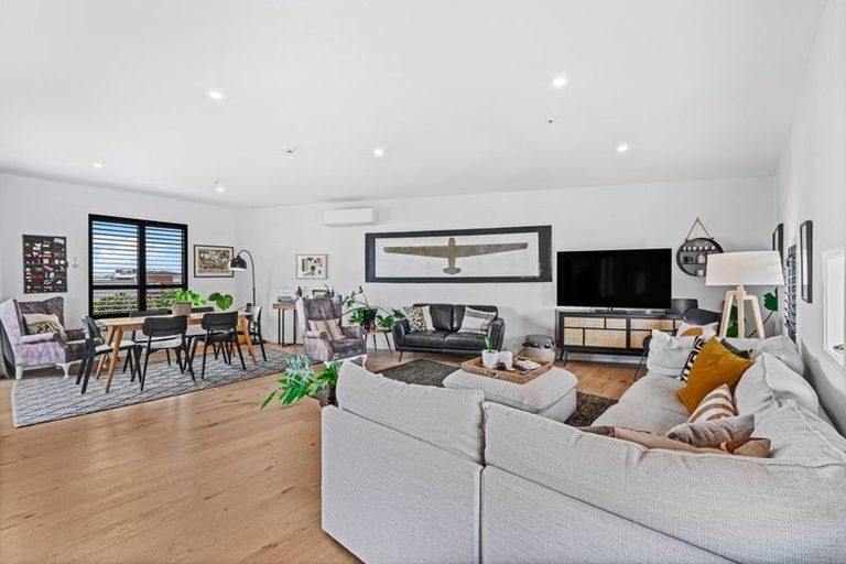 Photo of property in 3/85 Bomb Point Drive, Hobsonville, Auckland, 0616