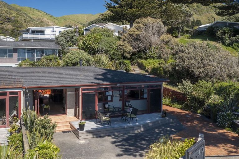 Photo of property in 2/33 Beach Road, Paekakariki, 5034