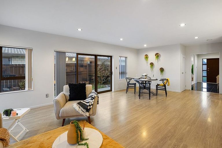 Photo of property in 16 Dalray Avenue, Takanini, 2112